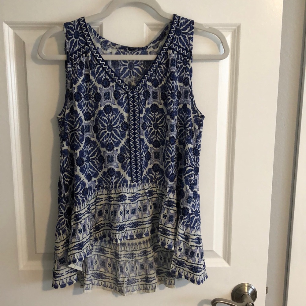 Sleeveless Lucky Brand top